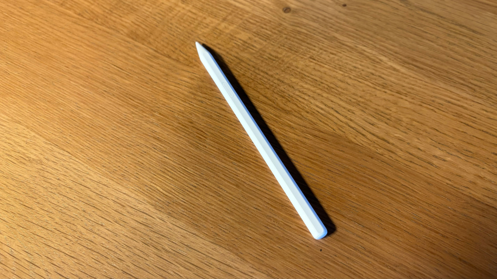 images-2-fill_-size_2000x1125-v1756926030 A Samsung S Pen on a table.