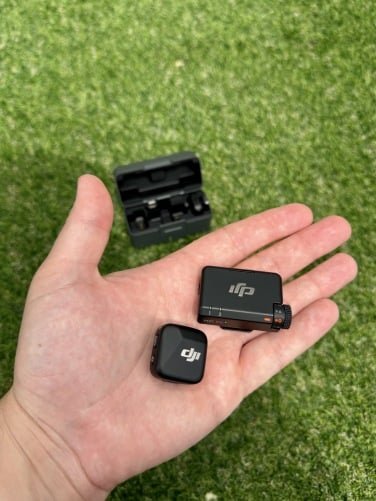 dji mic mini and receiver in hand
