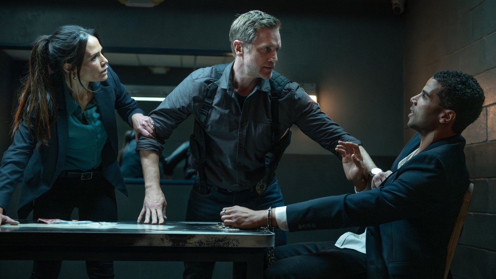 images-1-fill_-size_2000x1125-v1738257176 Jordana Brewster, Devon Sawa, and Mason Gooding in "Heart Eyes."