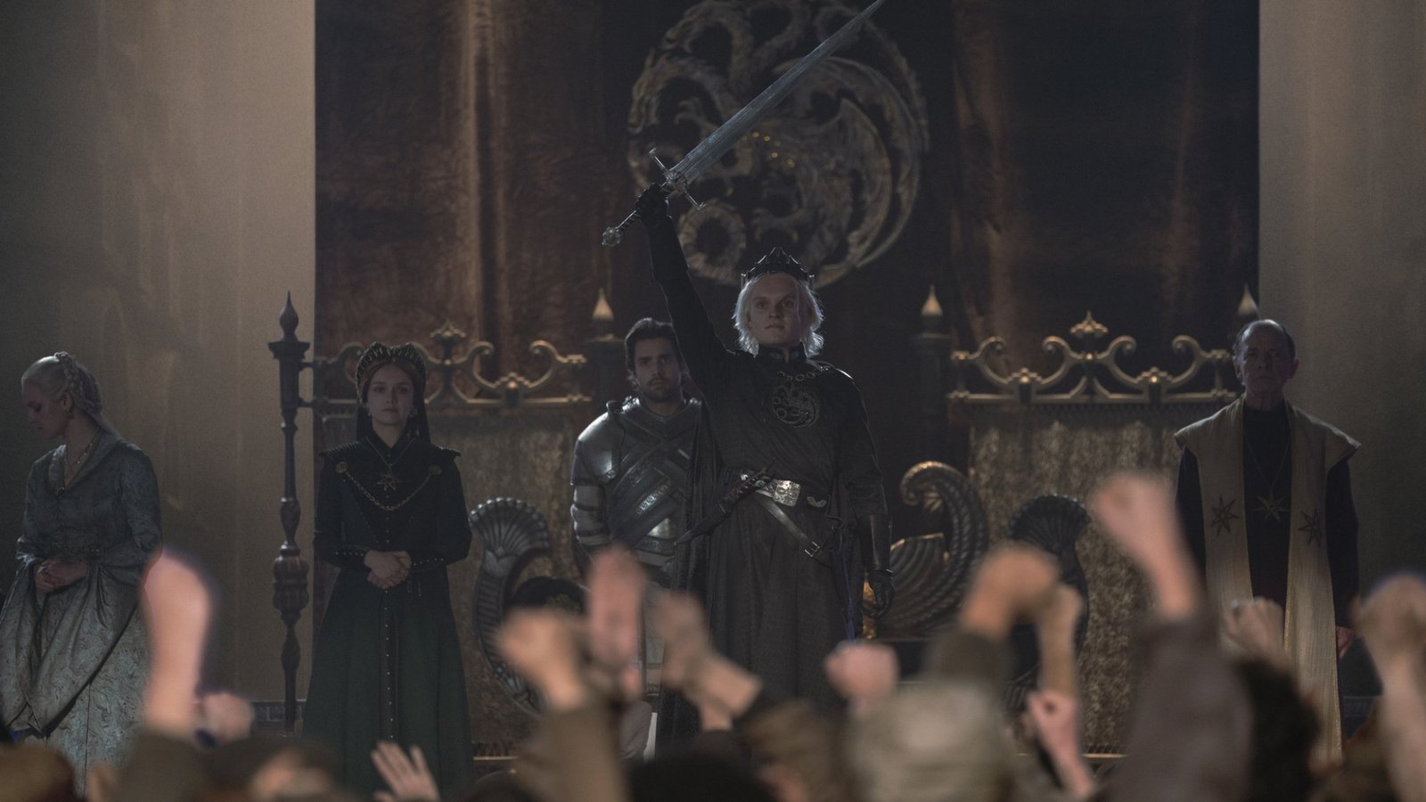 images-12-fill_-size_2000x1125-v1718064096 Tom Glynn-Carney raises a sword in "House of the Dragon"