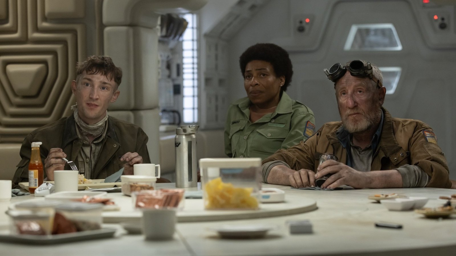images-3-fill_-size_2000x1125-v1758851812 Jamie Bisping, Karen Aldridge, and Michael Smiley in "Alien: Earth."