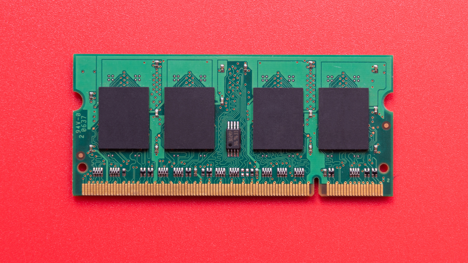 images-5-fill_-size_2000x1125-v1746044363 a ram card against a red background
